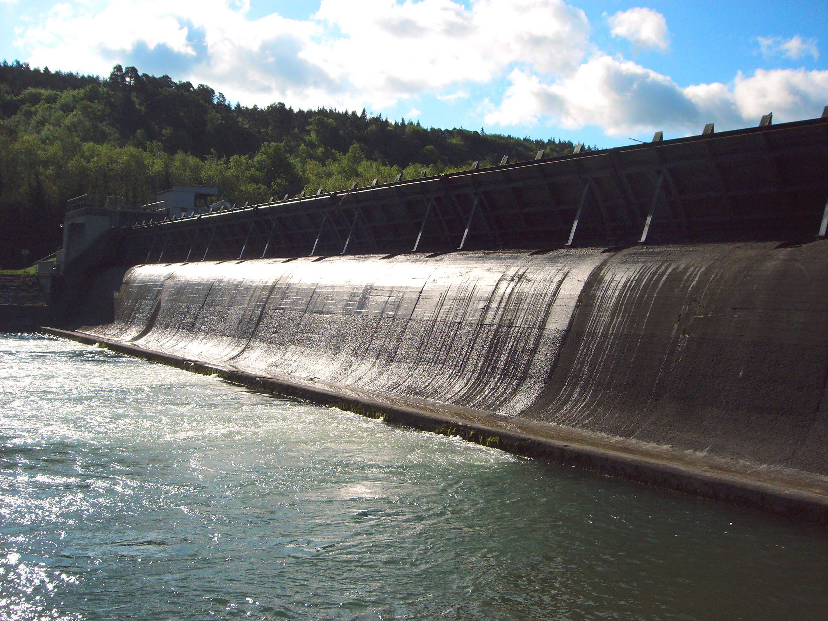 Erneuerbarer_Strom_Wasserkraft_Staudamm